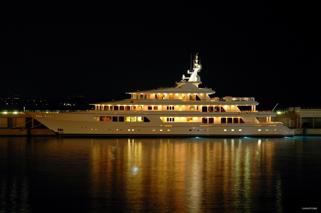 Yacht UTOPIA, Feadship CHARTERWORLD Luxury Superyacht Charters